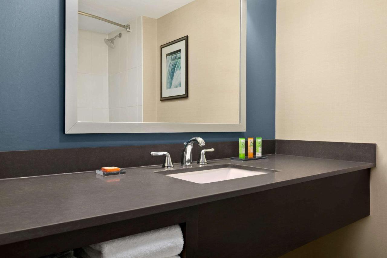 Hotel Wyndham Garden Fallsview Niagara Falls