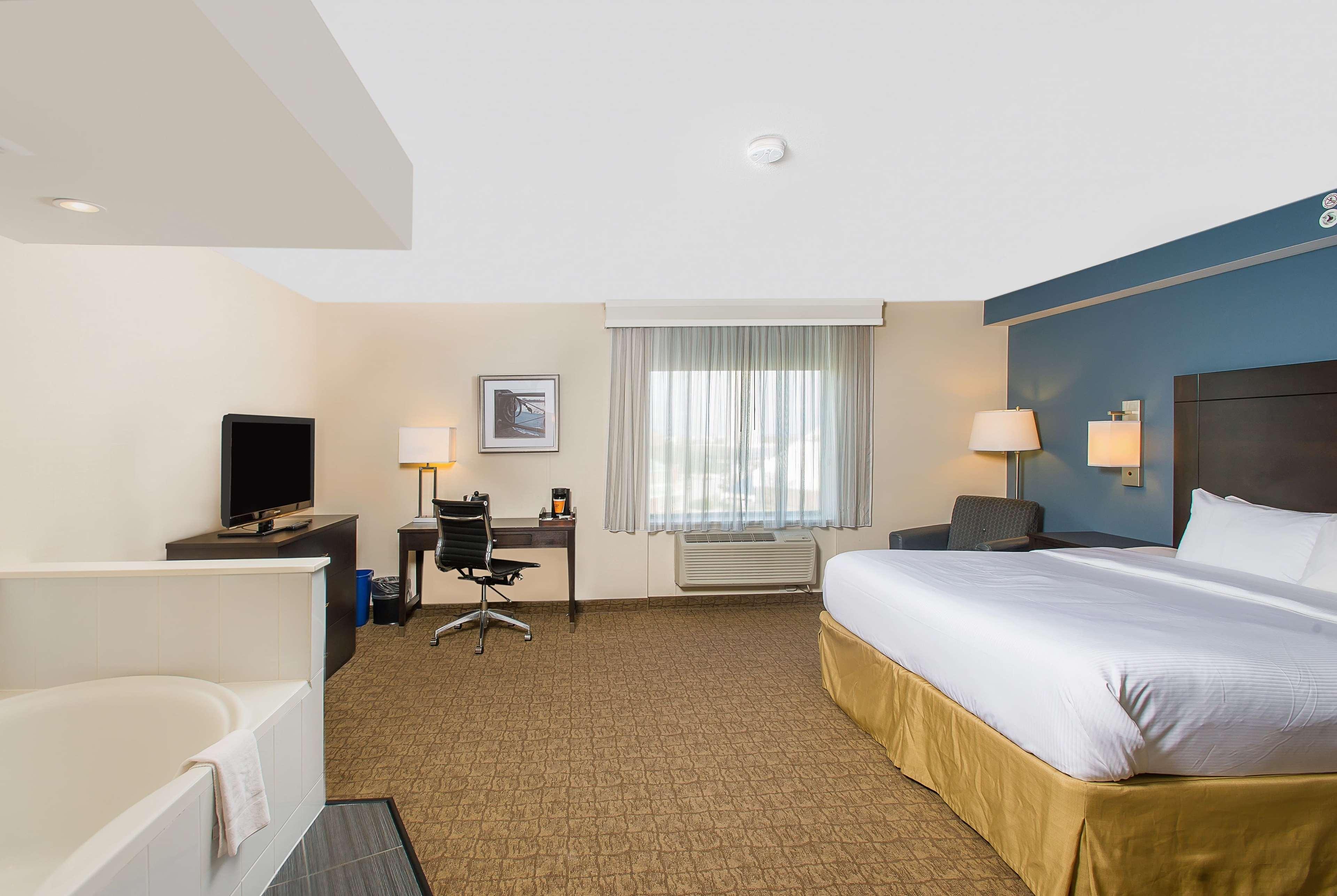 Wyndham Garden Fallsview