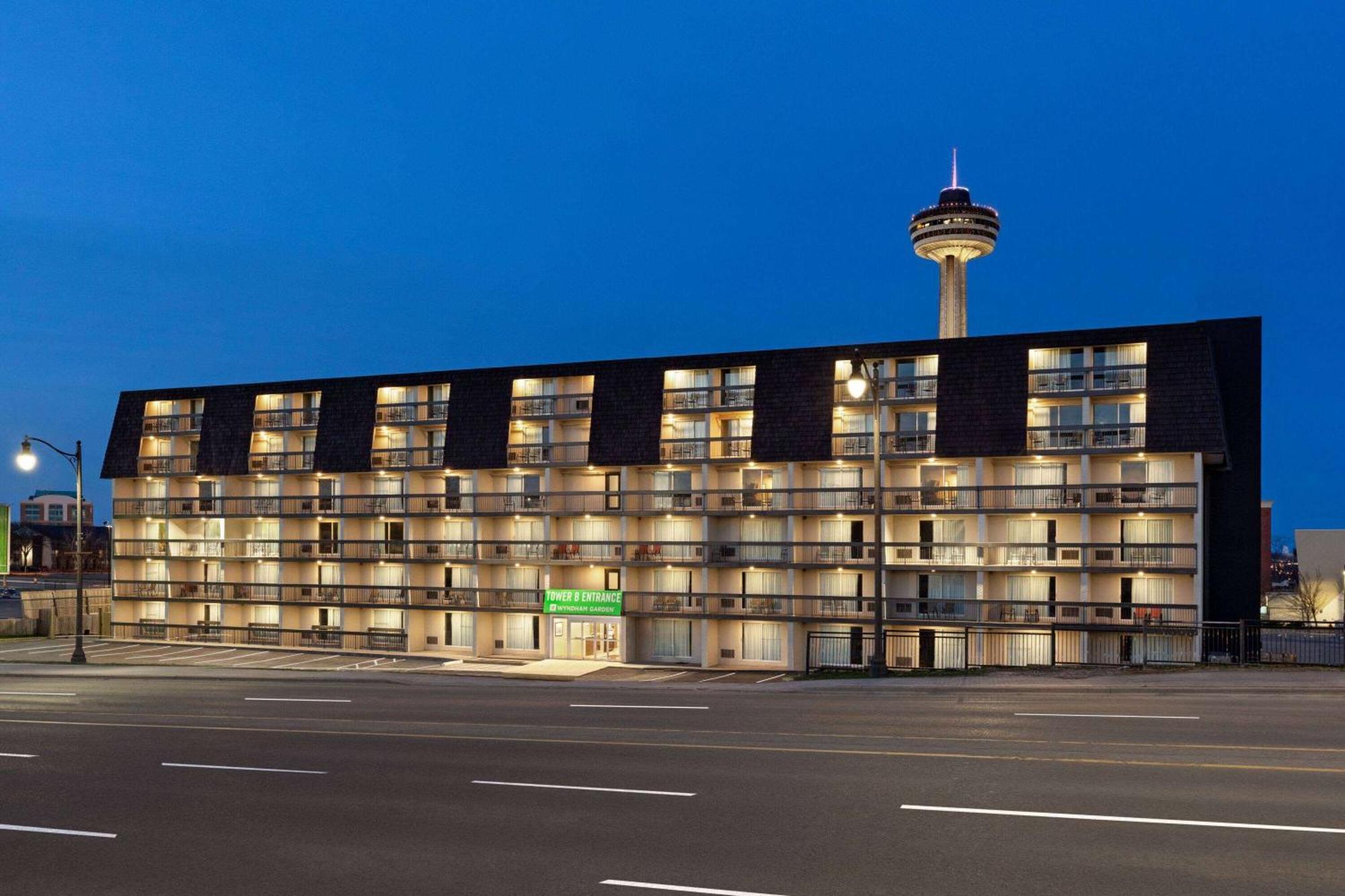 Wyndham Garden Fallsview 4*