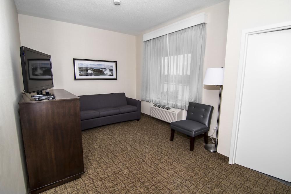 Wyndham Garden Fallsview 4*