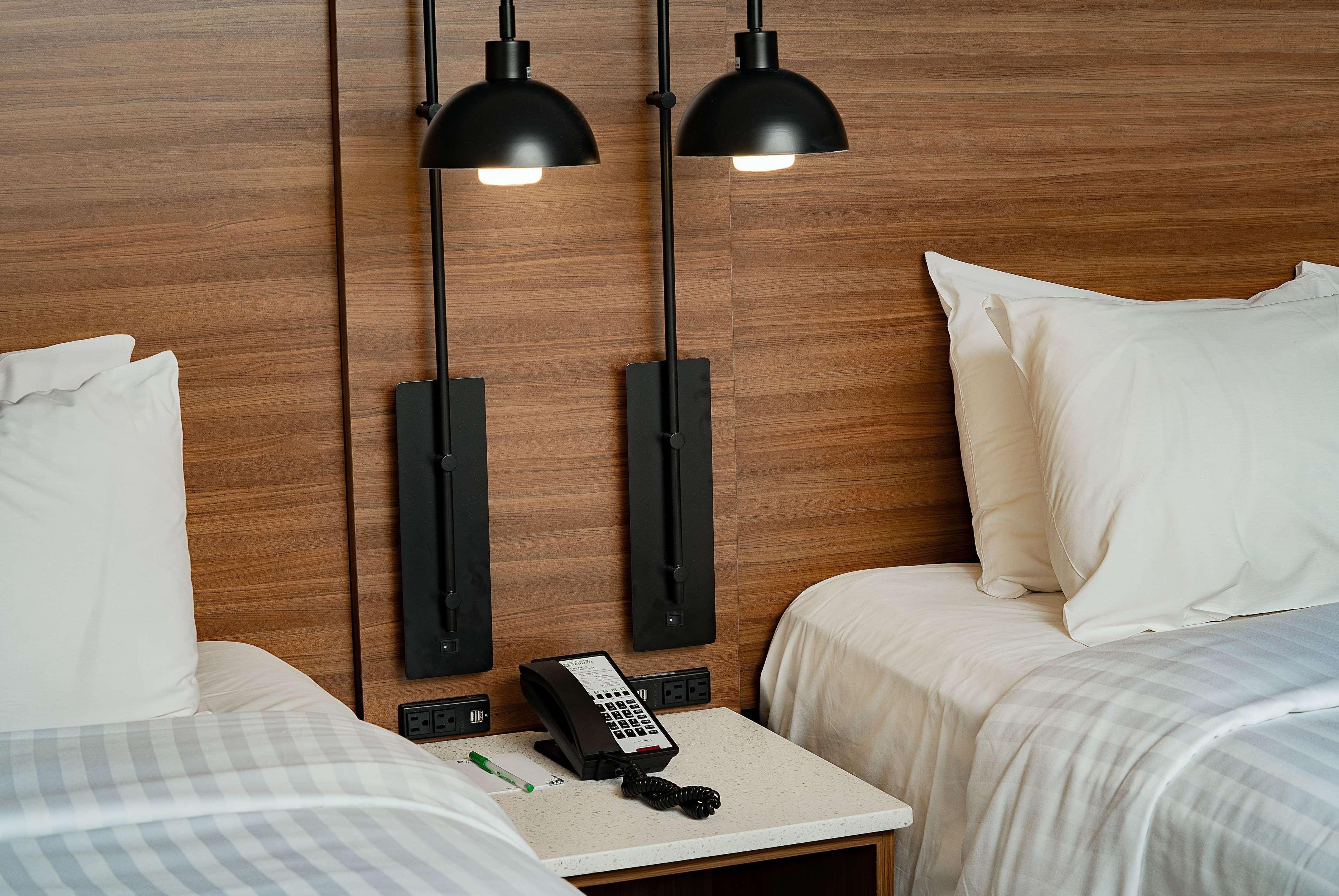 Wyndham Garden Fallsview Hotel Niagara Falls
