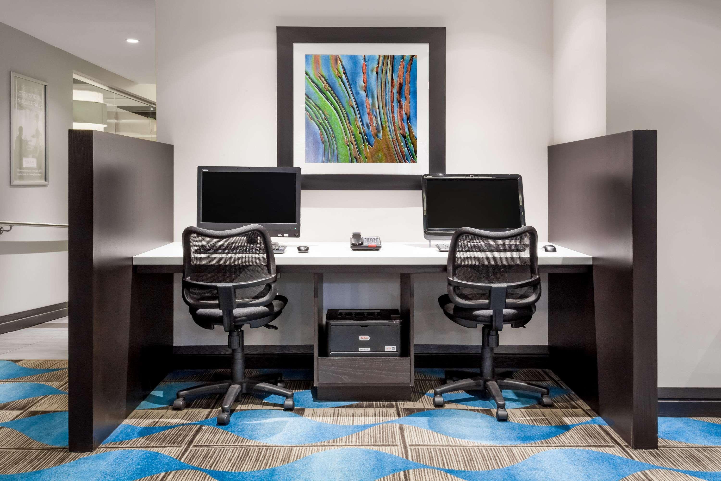 Wyndham Garden Fallsview Hotel