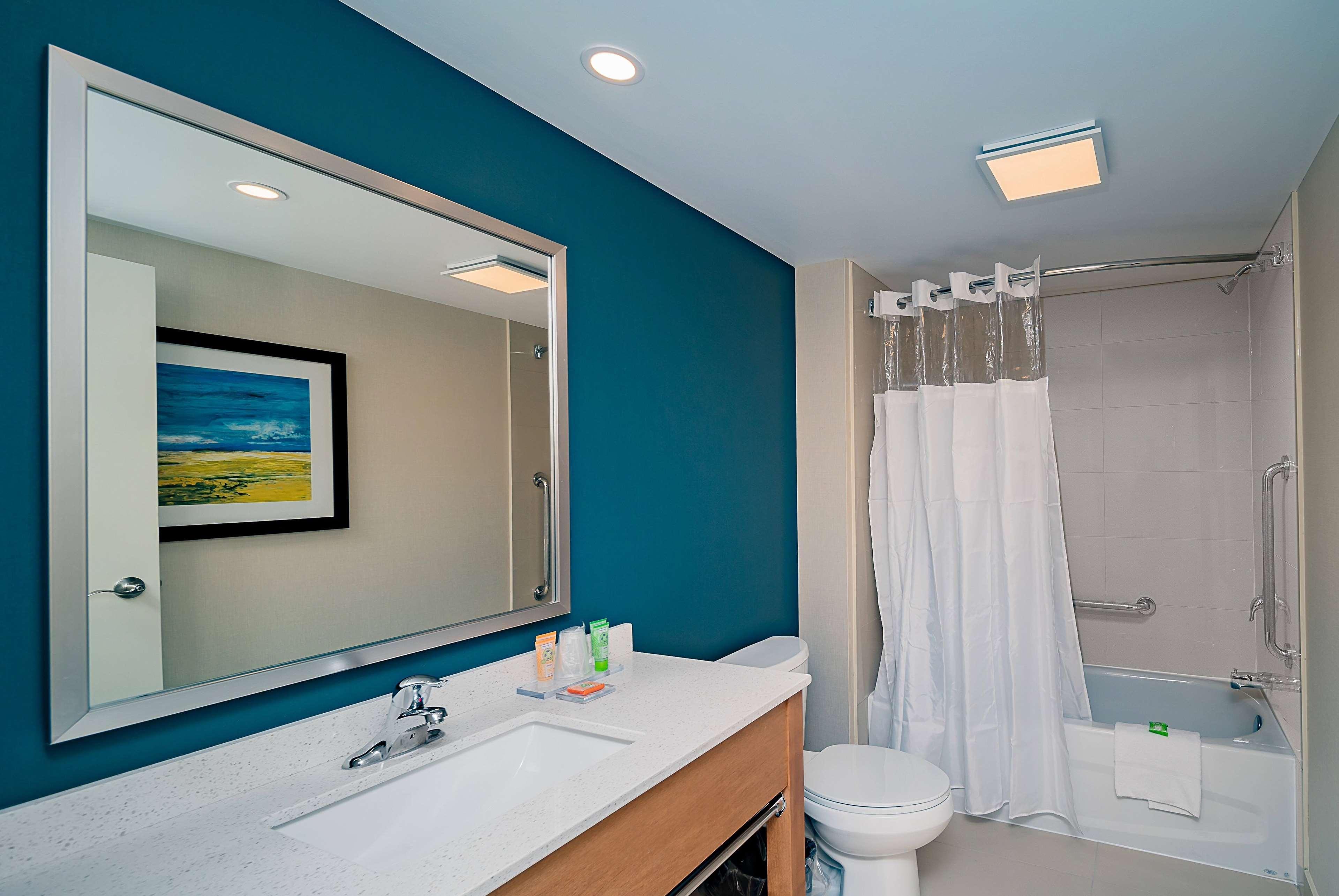 Wyndham Garden Fallsview Hotel Niagara Falls