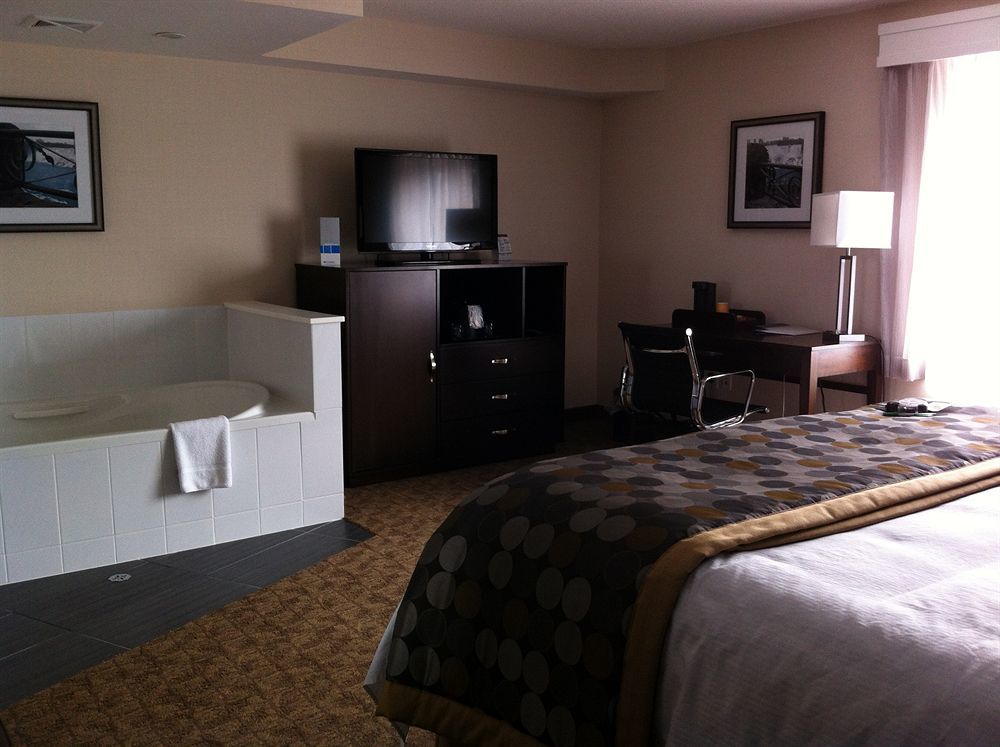 Wyndham Garden Fallsview Hotel 4*